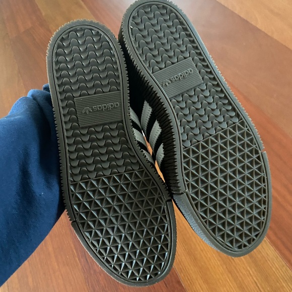 NWT ADIDAS SAMBAROSE WOMENS 6.5 - Picture 3 of 5